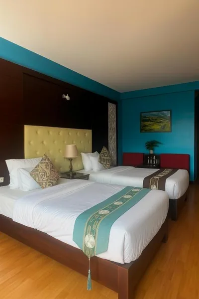 Chambre lits jumeaux avec vue sur la montagne — Sapa Elegance Hotel